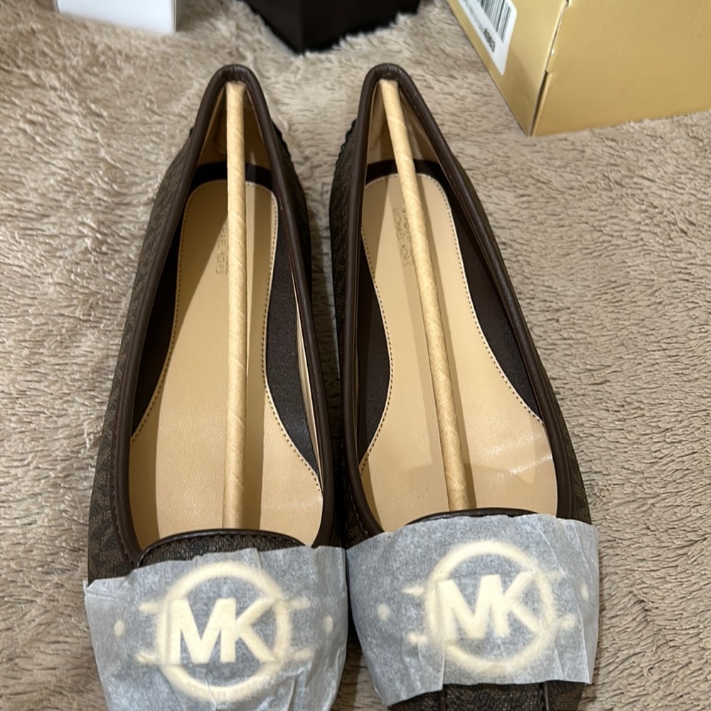 Cute Micheal Kors flats